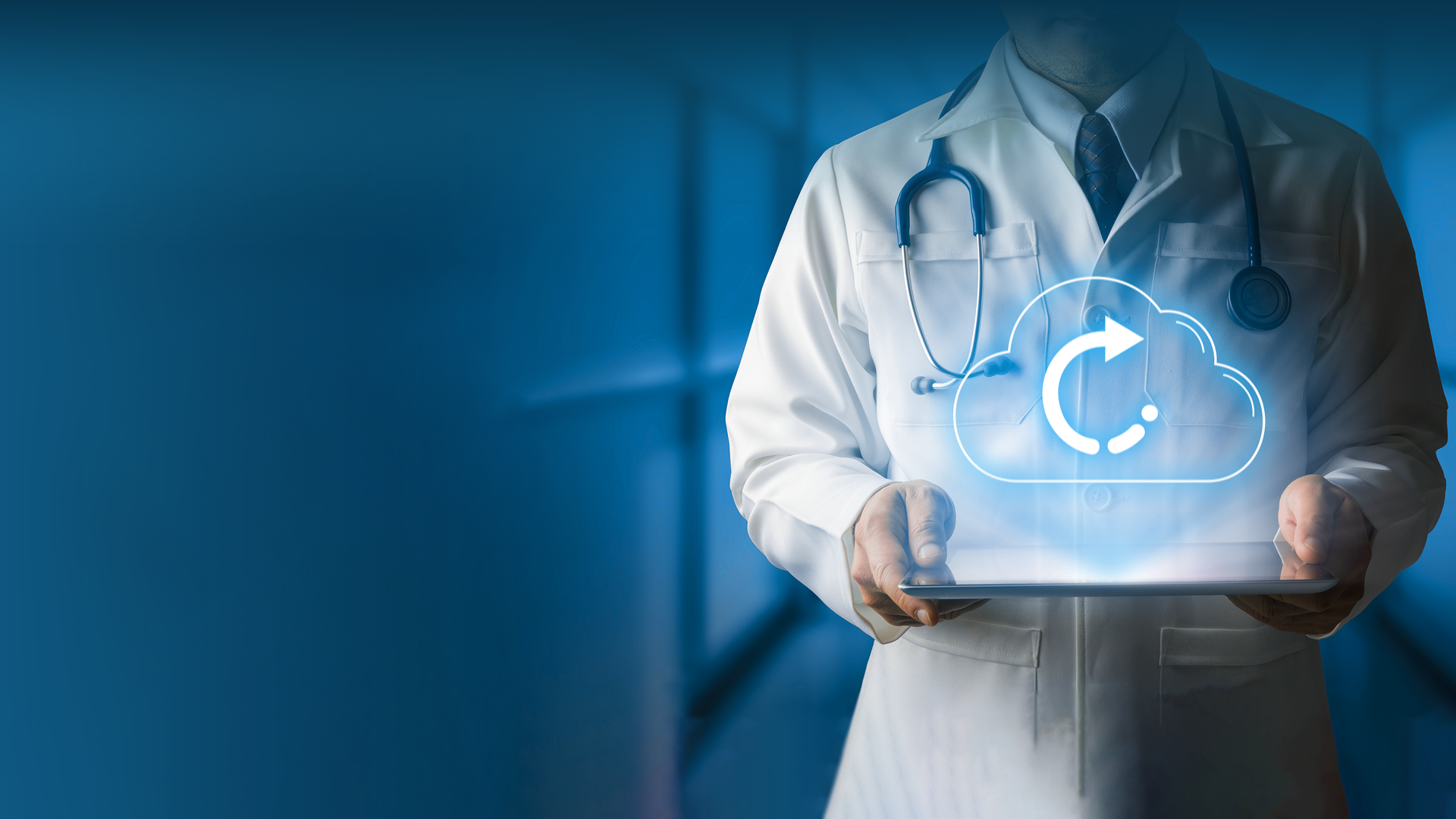 Médico utilizando o sistema CloudCare